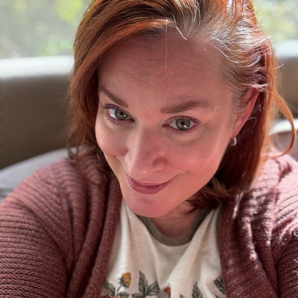 Meet your Posher, Amanda - Picture 2 of 2